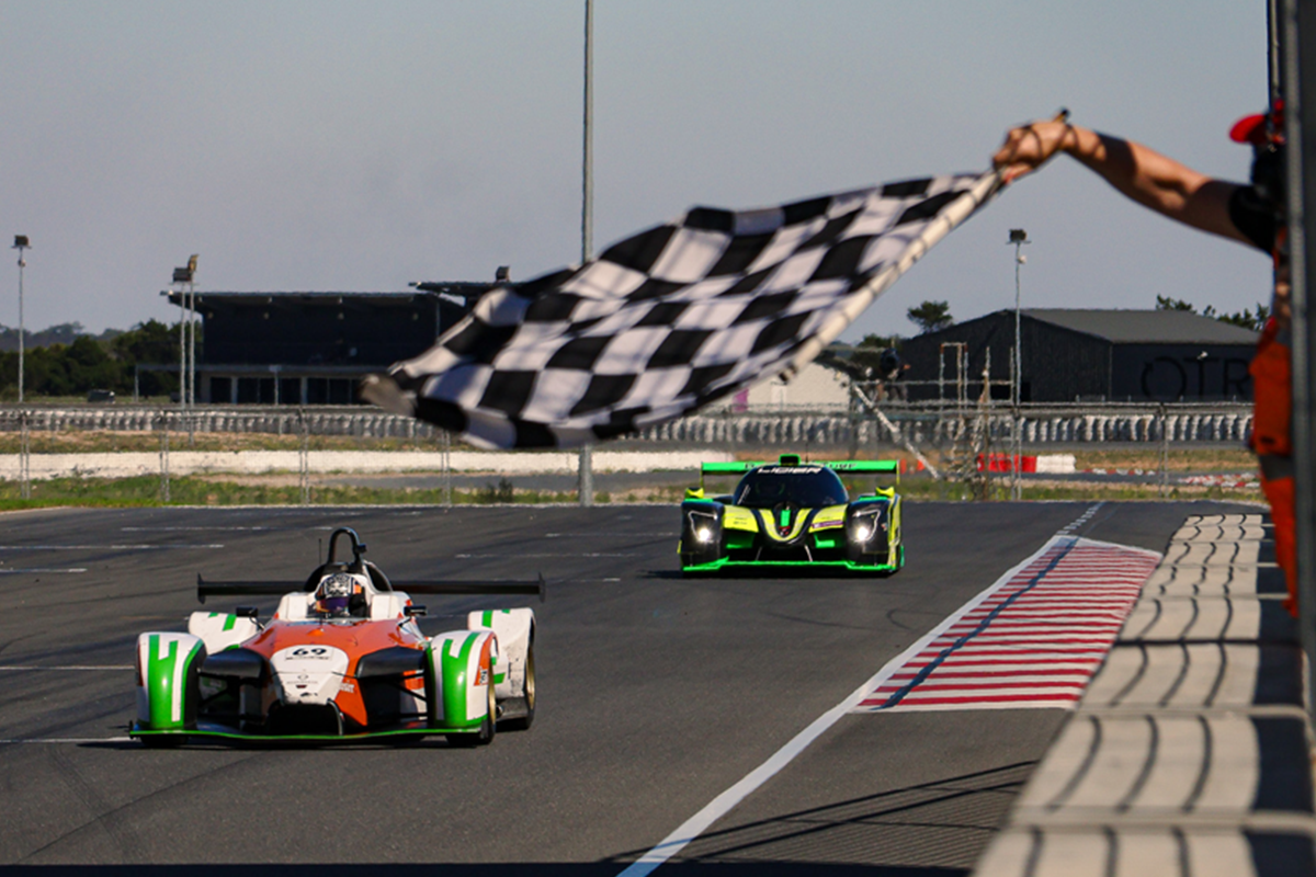 NEW ERA AT THE BEND AS STEER TAKES RACE 1 HONOURS